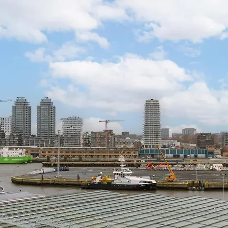 Huswell - Stylish With Harbour View Апартаменты *