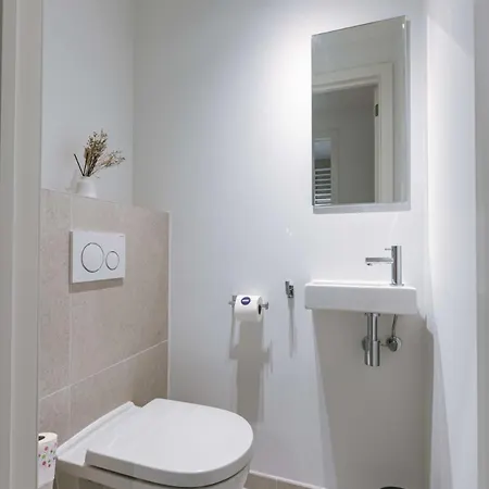 Huswell - Stylish With Harbour View Οστένδη